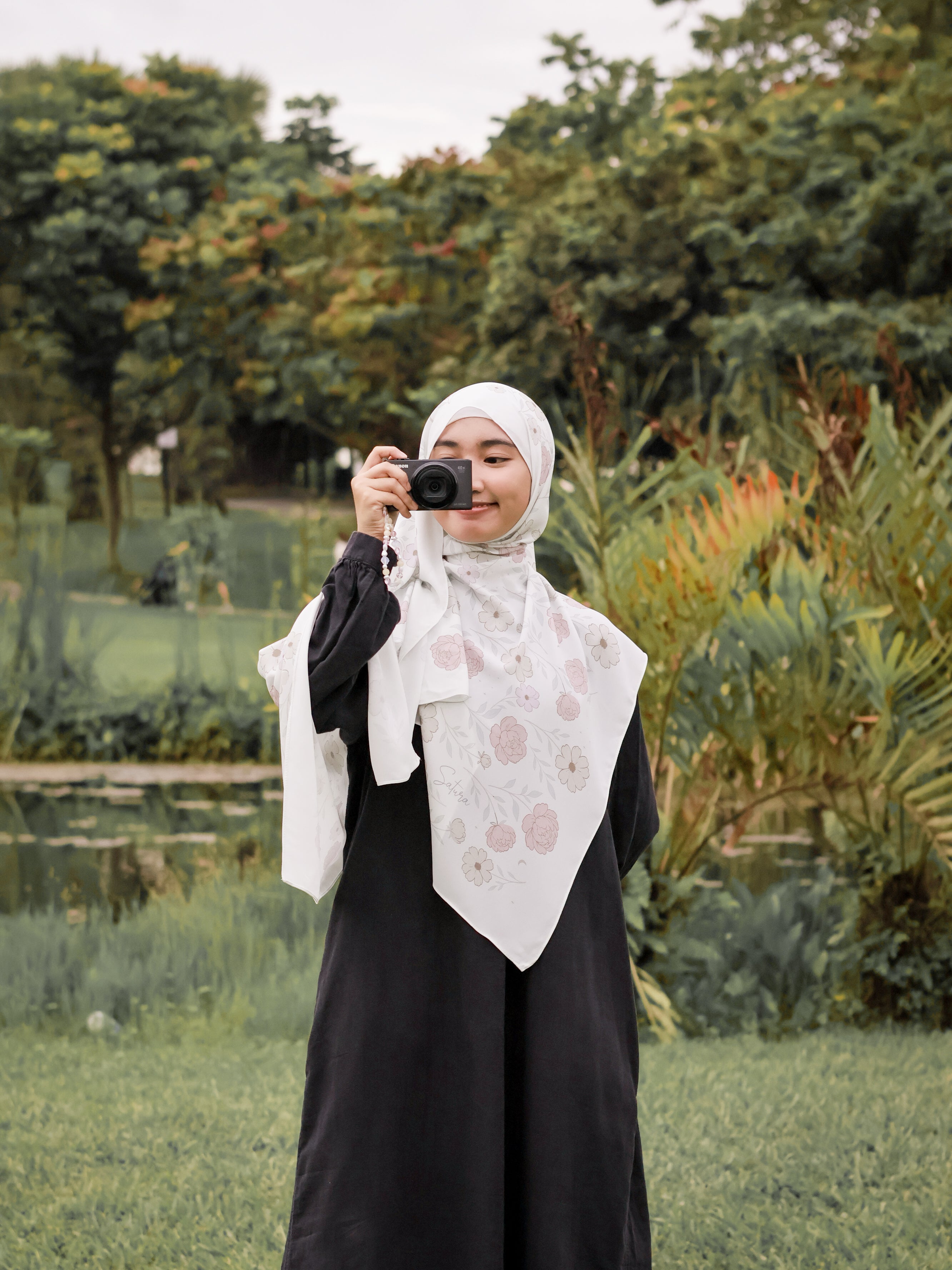 Widya - white