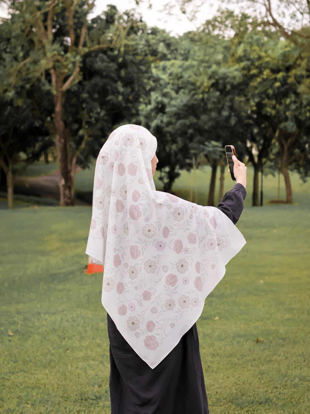 Widya - white